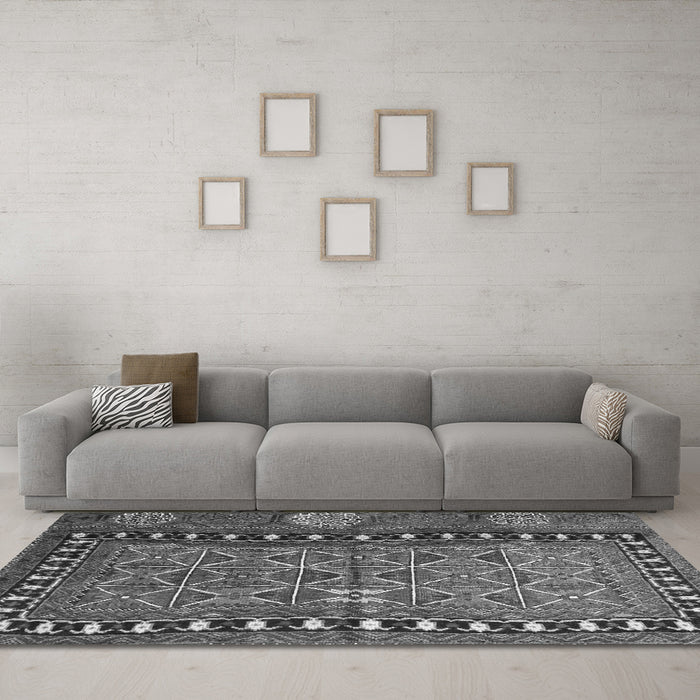 Machine Washable Persian Gray Traditional Rug in a Living Room,, wshtr4401gry