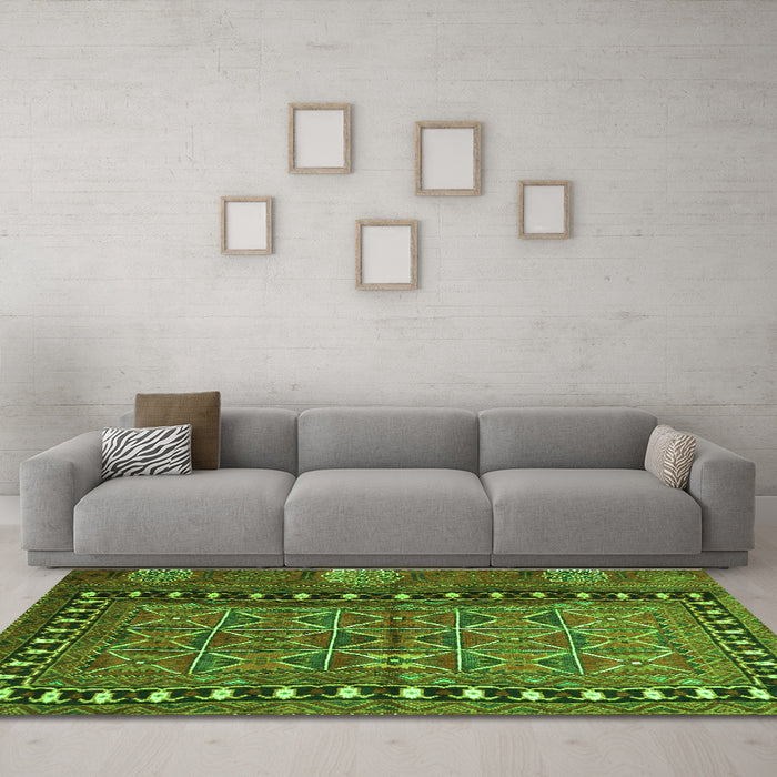 Machine Washable Persian Green Traditional Area Rugs in a Living Room,, wshtr4401grn