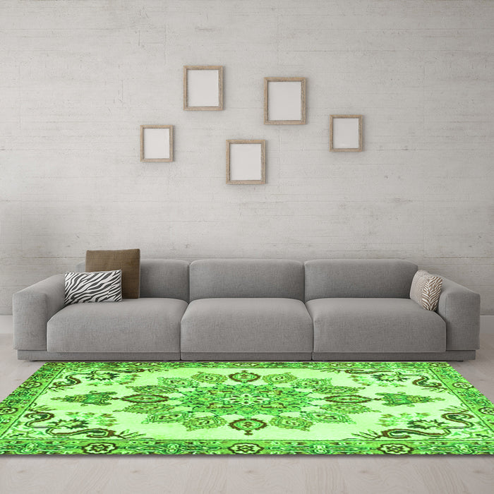 Machine Washable Medallion Green Traditional Area Rugs in a Living Room,, wshtr4403grn