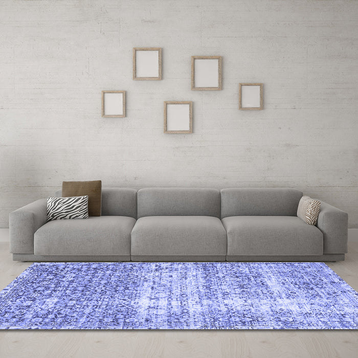 Machine Washable Persian Blue Traditional Rug in a Living Room, wshtr4404blu