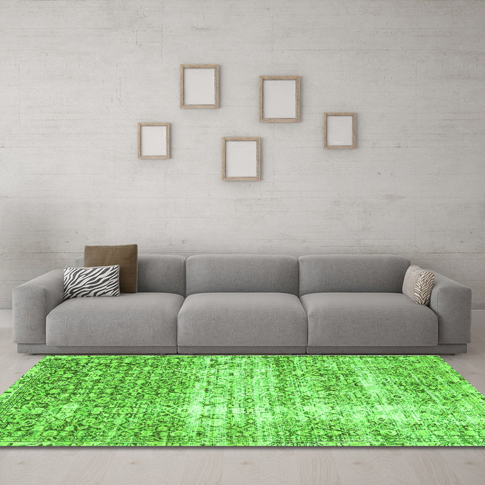 Machine Washable Persian Green Traditional Area Rugs in a Living Room,, wshtr4404grn