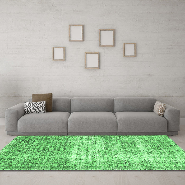 Machine Washable Persian Emerald Green Traditional Area Rugs in a Living Room,, wshtr4404emgrn