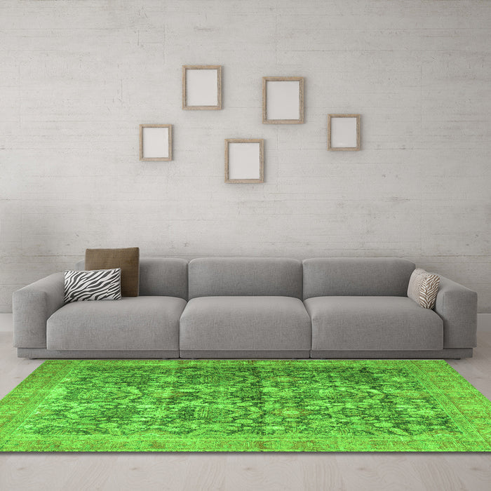 Machine Washable Persian Green Traditional Area Rugs in a Living Room,, wshtr4406grn