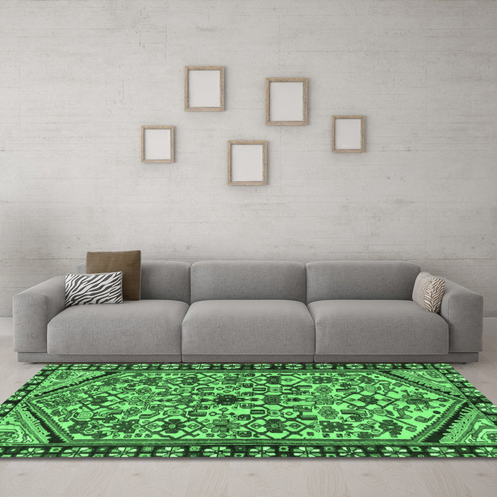 Machine Washable Persian Emerald Green Traditional Area Rugs in a Living Room,, wshtr4409emgrn