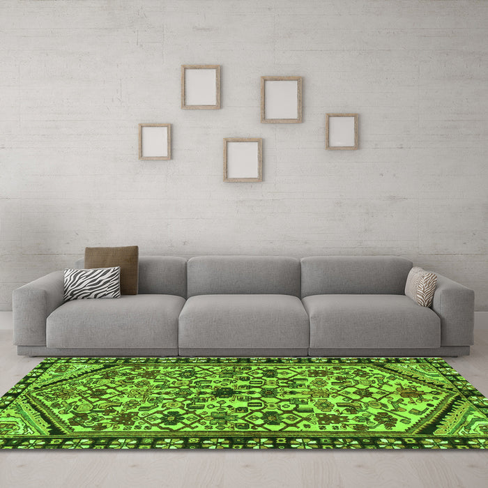 Machine Washable Persian Green Traditional Area Rugs in a Living Room,, wshtr4409grn