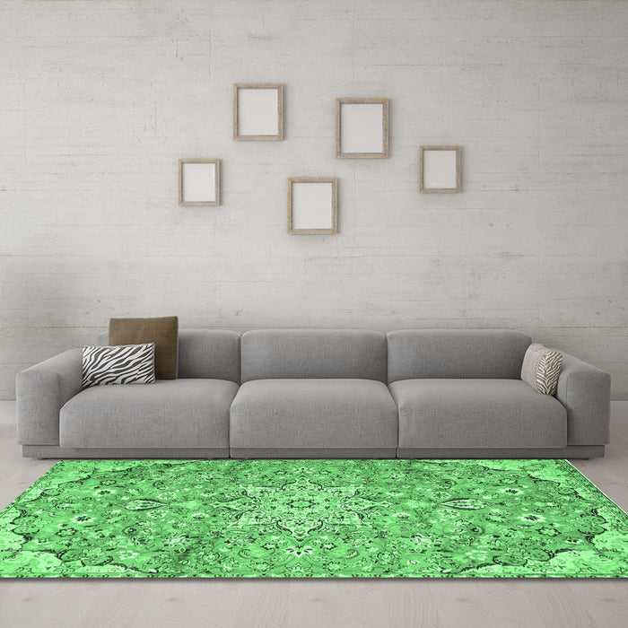 Machine Washable Persian Emerald Green Traditional Area Rugs in a Living Room,, wshtr4411emgrn