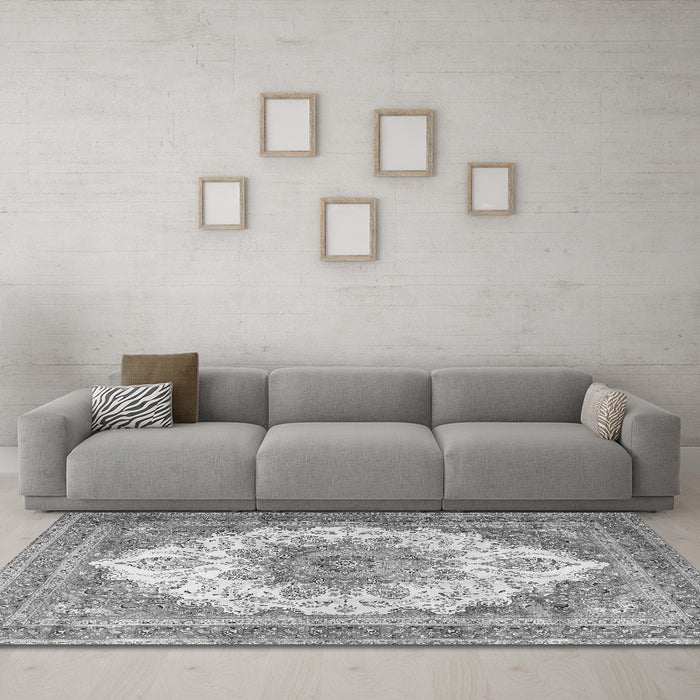 Machine Washable Persian Gray Traditional Rug in a Living Room,, wshtr4413gry