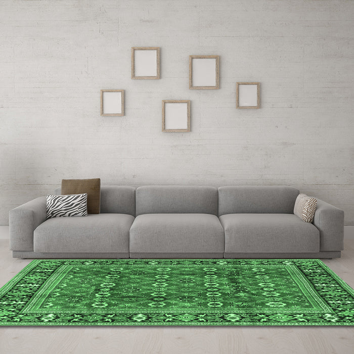 Machine Washable Persian Emerald Green Traditional Area Rugs in a Living Room,, wshtr4417emgrn