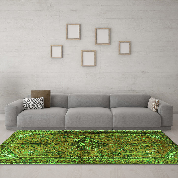 Machine Washable Persian Green Traditional Area Rugs in a Living Room,, wshtr4418grn