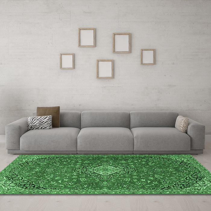 Machine Washable Medallion Emerald Green Traditional Area Rugs in a Living Room,, wshtr4419emgrn