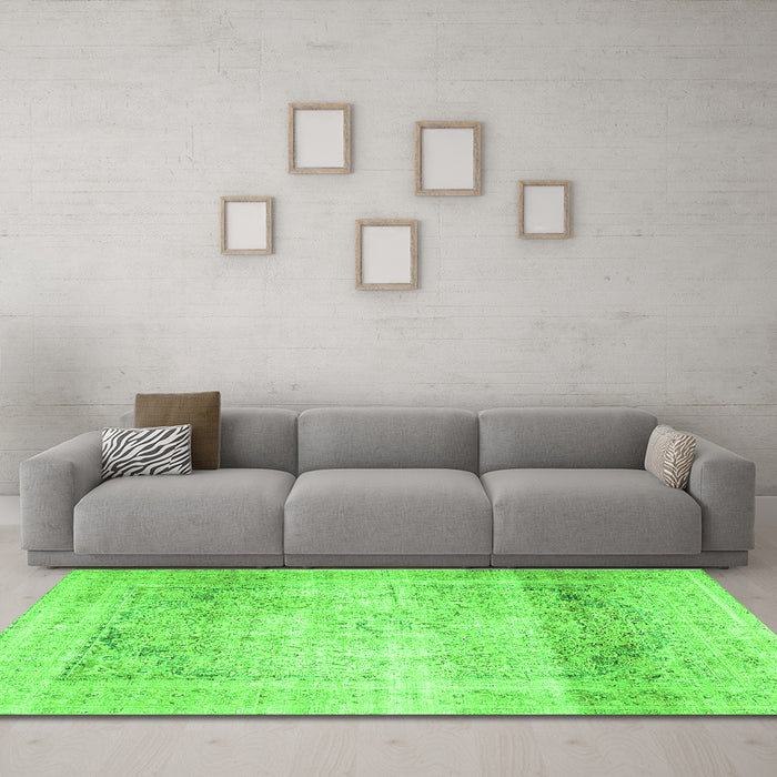 Machine Washable Persian Green Traditional Area Rugs in a Living Room,, wshtr4421grn