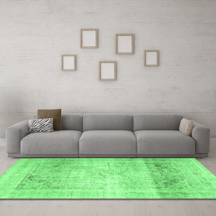 Machine Washable Persian Emerald Green Traditional Area Rugs in a Living Room,, wshtr4421emgrn