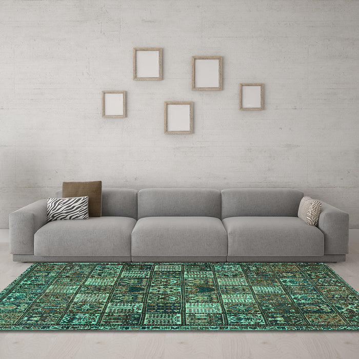 Machine Washable Persian Turquoise Traditional Area Rugs in a Living Room,, wshtr4422turq