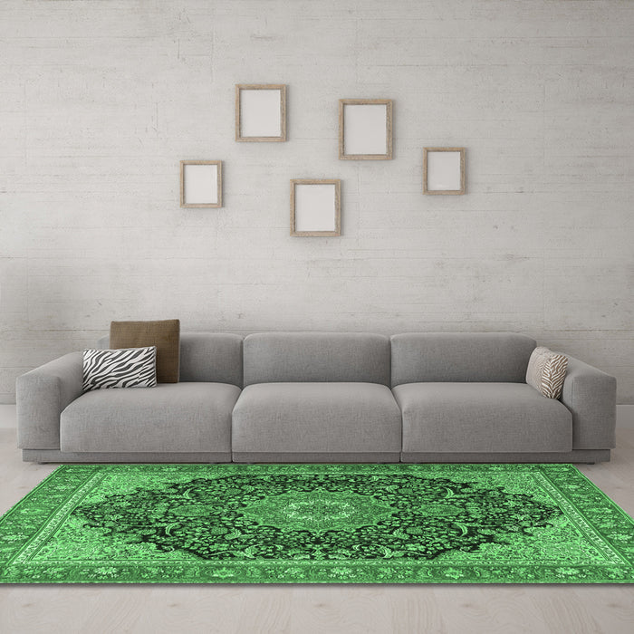 Machine Washable Medallion Emerald Green Traditional Area Rugs in a Living Room,, wshtr4424emgrn