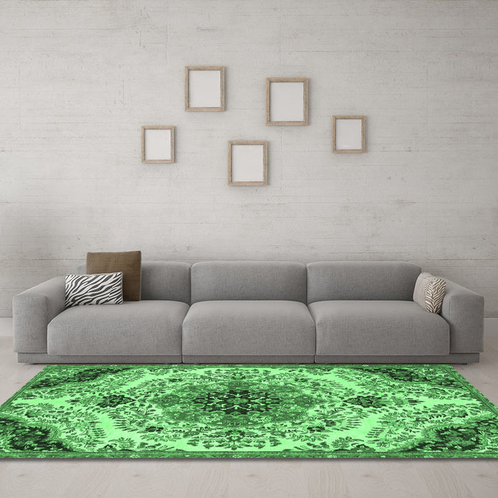 Machine Washable Medallion Emerald Green Traditional Area Rugs in a Living Room,, wshtr4425emgrn