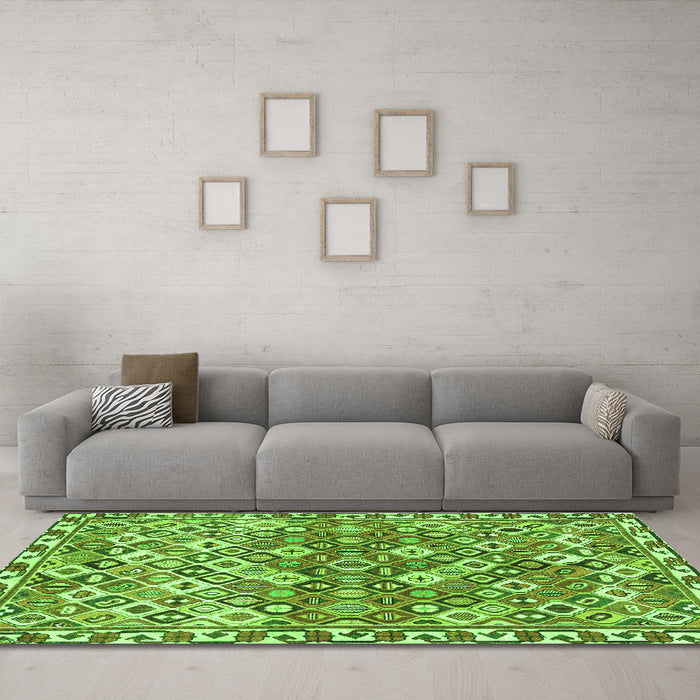 Machine Washable Persian Green Traditional Area Rugs in a Living Room,, wshtr4426grn