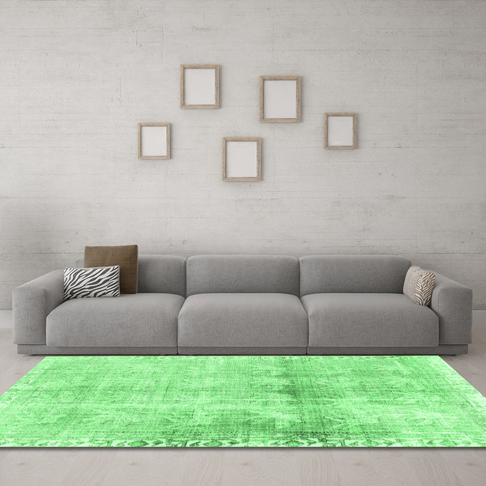 Machine Washable Persian Emerald Green Traditional Area Rugs in a Living Room,, wshtr4427emgrn