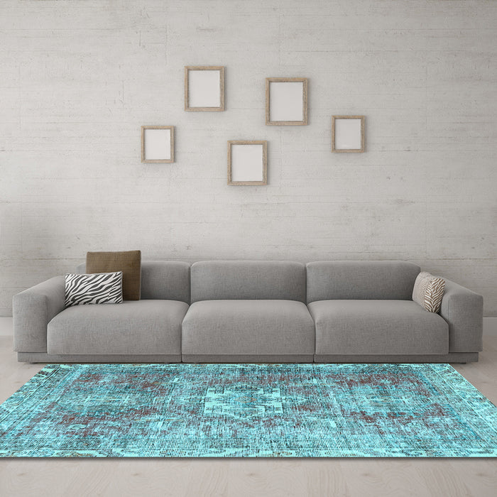 Machine Washable Persian Light Blue Traditional Rug in a Living Room, wshtr4428lblu