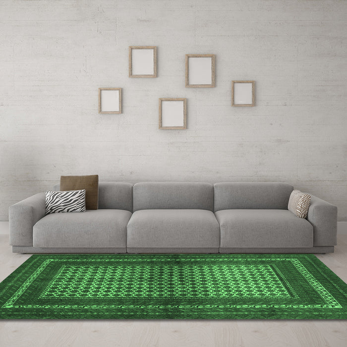 Machine Washable Persian Emerald Green Traditional Area Rugs in a Living Room,, wshtr4429emgrn