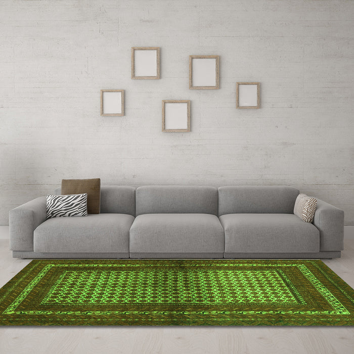Machine Washable Persian Green Traditional Area Rugs in a Living Room,, wshtr4429grn