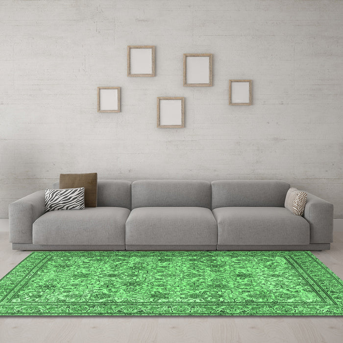 Machine Washable Persian Emerald Green Traditional Area Rugs in a Living Room,, wshtr4433emgrn