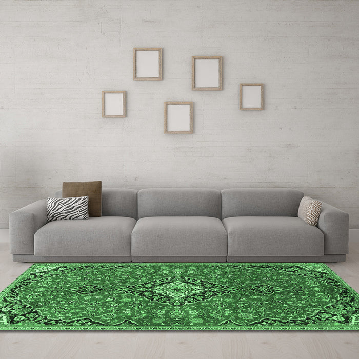 Machine Washable Medallion Emerald Green Traditional Area Rugs in a Living Room,, wshtr4437emgrn