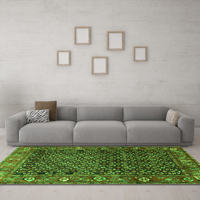 Machine Washable Persian Green Traditional Area Rugs in a Living Room,, wshtr4438grn