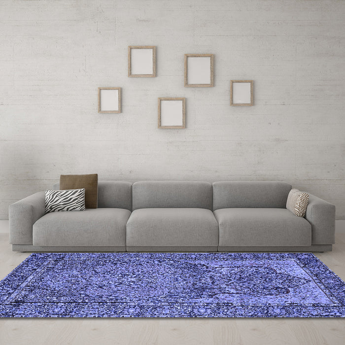 Machine Washable Persian Blue Traditional Rug in a Living Room, wshtr4439blu