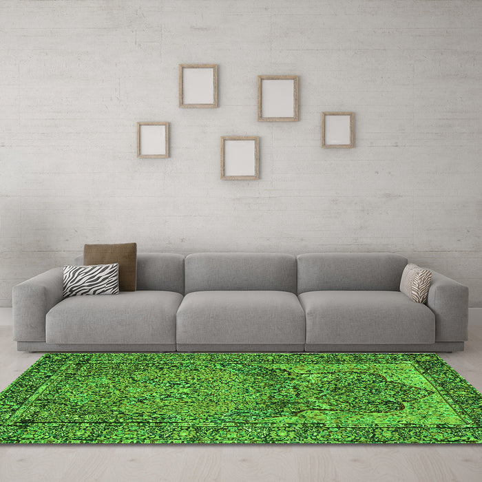 Machine Washable Persian Green Traditional Area Rugs in a Living Room,, wshtr4439grn