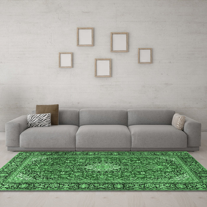 Machine Washable Medallion Emerald Green Traditional Area Rugs in a Living Room,, wshtr4443emgrn
