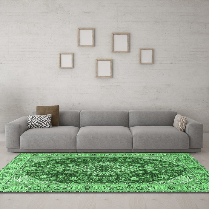 Machine Washable Medallion Emerald Green Traditional Area Rugs in a Living Room,, wshtr4445emgrn