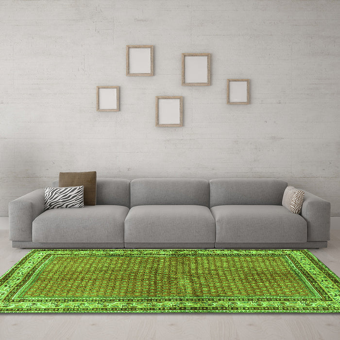Machine Washable Persian Green Traditional Area Rugs in a Living Room,, wshtr4448grn