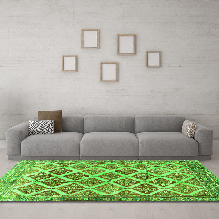 Machine Washable Persian Green Traditional Area Rugs in a Living Room,, wshtr4450grn