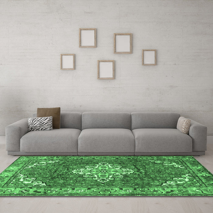 Machine Washable Persian Emerald Green Traditional Area Rugs in a Living Room,, wshtr4454emgrn