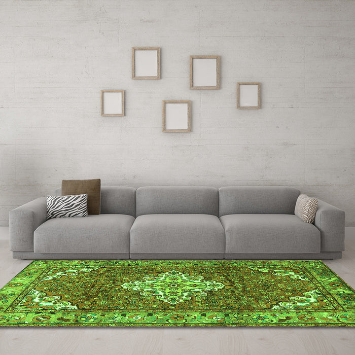 Machine Washable Persian Green Traditional Area Rugs in a Living Room,, wshtr4454grn
