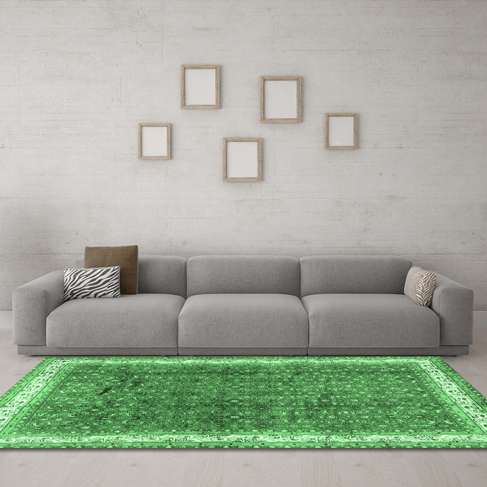 Machine Washable Persian Emerald Green Traditional Area Rugs in a Living Room,, wshtr4455emgrn