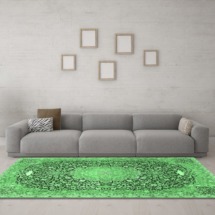 Machine Washable Medallion Emerald Green Traditional Area Rugs in a Living Room,, wshtr4458emgrn