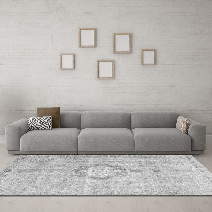 Machine Washable Medallion Gray Traditional Rug in a Living Room,, wshtr4459gry