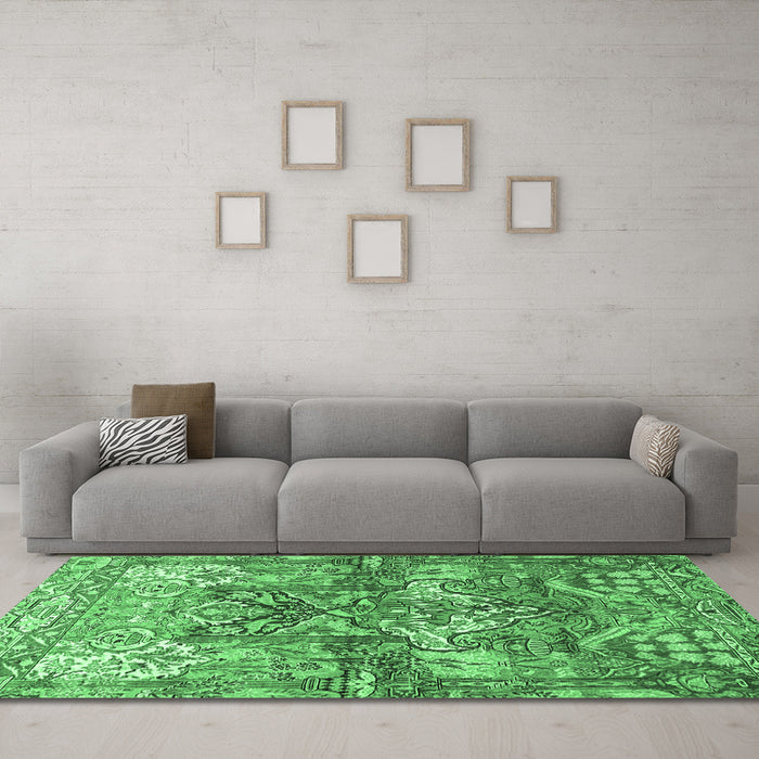 Machine Washable Persian Emerald Green Traditional Area Rugs in a Living Room,, wshtr4461emgrn