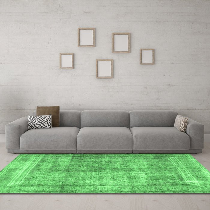 Machine Washable Persian Emerald Green Traditional Area Rugs in a Living Room,, wshtr4463emgrn