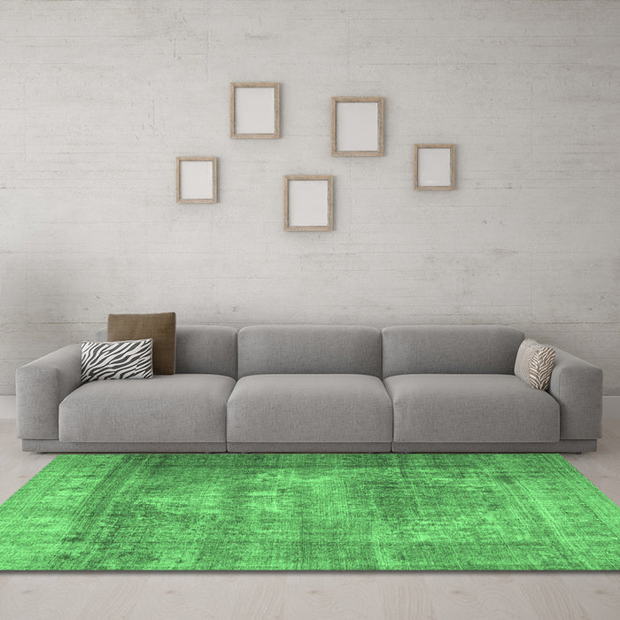 Machine Washable Persian Emerald Green Traditional Area Rugs in a Living Room,, wshtr4467emgrn