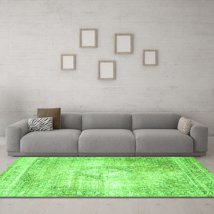 Machine Washable Persian Green Traditional Area Rugs in a Living Room,, wshtr4468grn