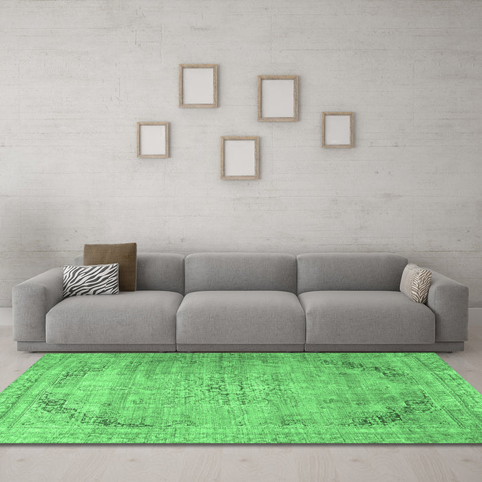Machine Washable Persian Emerald Green Traditional Area Rugs in a Living Room,, wshtr4469emgrn