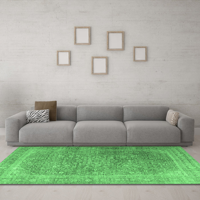 Machine Washable Persian Emerald Green Traditional Area Rugs in a Living Room,, wshtr4470emgrn
