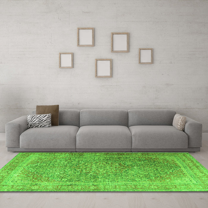 Machine Washable Persian Green Traditional Area Rugs in a Living Room,, wshtr4470grn