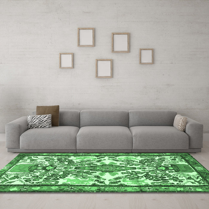Machine Washable Medallion Emerald Green Traditional Area Rugs in a Living Room,, wshtr4471emgrn