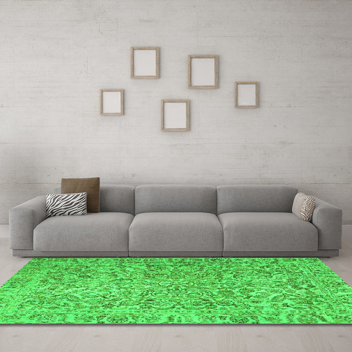 Machine Washable Persian Green Traditional Area Rugs in a Living Room,, wshtr4476grn