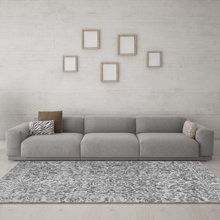 Machine Washable Persian Gray Traditional Rug in a Living Room,, wshtr4476gry