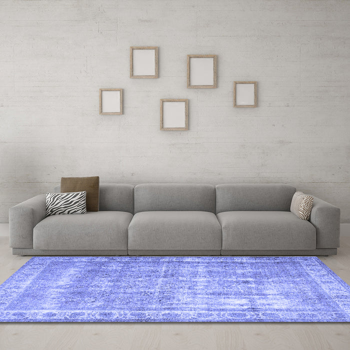 Machine Washable Persian Blue Traditional Rug in a Living Room, wshtr4477blu