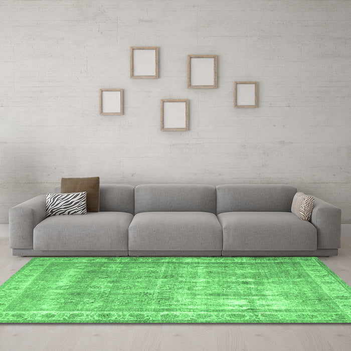 Machine Washable Persian Emerald Green Traditional Area Rugs in a Living Room,, wshtr4477emgrn